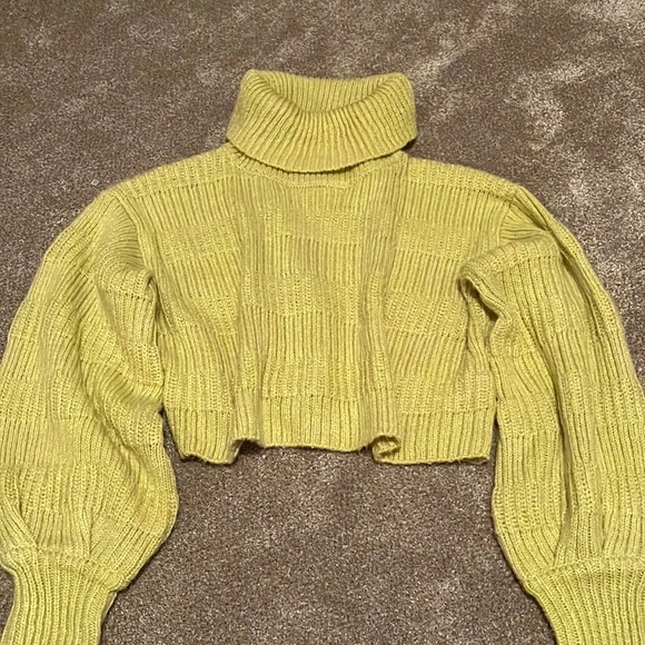 Urban Outfitters Lime Green Turtleneck Cropped Sweater - Picture 2 of 3